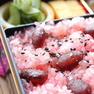 ケンミンショー 北海道のお赤飯は甘納豆が入った甘いお赤飯 紅ショウガがベストマッチ